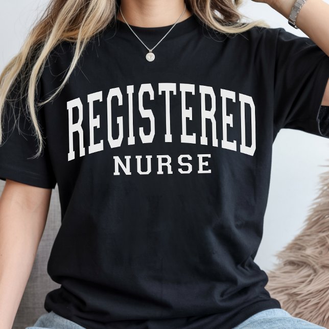 Camisa de Enfermeira Registrada da Varsity Present (retro rn shirt gift, registered nurse retro shirt, nursing school graduation shirt, healthcare shirt)