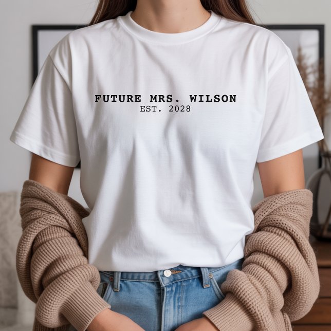 Camisa de noivado com letra cursiva elegante perso (personalized bride to be shirt, future wife shirt personalized gift, bachelorette party bride shirt)
