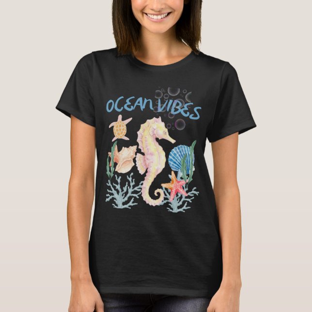 Camisa de praia com cavalos-marinhos e vibrações d (Frente)
