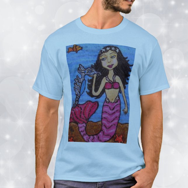 Camisa de Sereia e Cavalo-Marinho (Mermaid with pink tail with silver seahorse, starfish in ocean on blue tee shirt.)