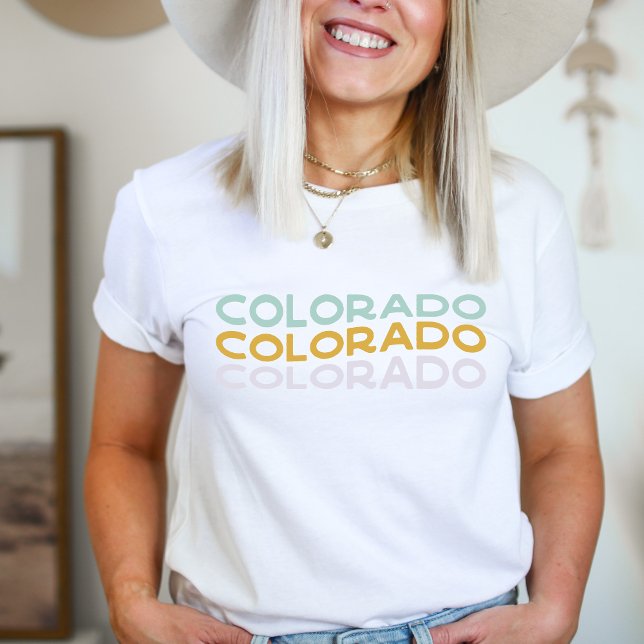 Camisa de Texto Onda Colorado Groovy (Colorado, Groovy, Wavy Text, Colorado Vibes, Mountain Chic, Retro Style, Rocky Mountains, Colorado L)
