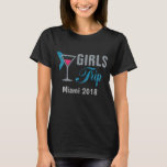 Camisa do costume da viagem das meninas<br><div class="desc">Este t-shirt bonito pode ser personalizado com a cidade e o ano.</div>