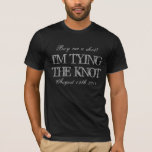 Camisa do despedida de solteiro t da noite do<br><div class="desc">Camisa do despedida de solteiro t da noite do veado do vintage para que o noivo seja. Compre-me um tiro que eu sou T do casando para que o noivo seja. Citações engraçadas do bebendo para a noite da mordaça/veado do solteiro. Humor do casamento. Slogan com letras afligidas do olhar....</div>