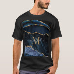 Camisa Dourada azul marinho com nome e letra perso<br><div class="desc">Monograma Personalizado - Letra e Nome - T-shirts de texto com camiseta ou capuzes brilhantes azul de glitter Dourado agate - seu aniversário - aniversário ou presente de casamento / fornecedor - Adicione sua letra / nome - texto ou remover - Faça seu presente especial - Redimensionar e mover ou...</div>
