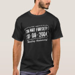 Camisa engraçada do lembrete t para o aniversário<br><div class="desc">Camisa engraçada do lembrete t para o aniversário de casamento com selo de data feito sob encomenda. Ideia bonito do presente do dia do casamento para a festa de aniversário. Personalize este presente para o marido e a esposa. Estilo do vintage.</div>