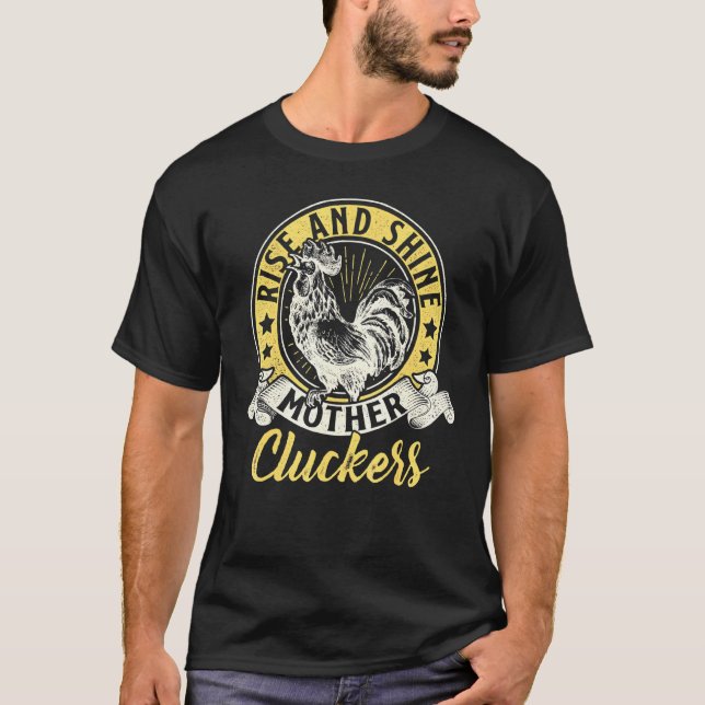 Camisa Frango Suba e Brilhe Mãe Cluckers Fazendeir (Frente)