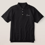 Camisa Groom Polo<br><div class="desc">Camisa Groom Polo mostrada em preto com texto bordado branco.</div>