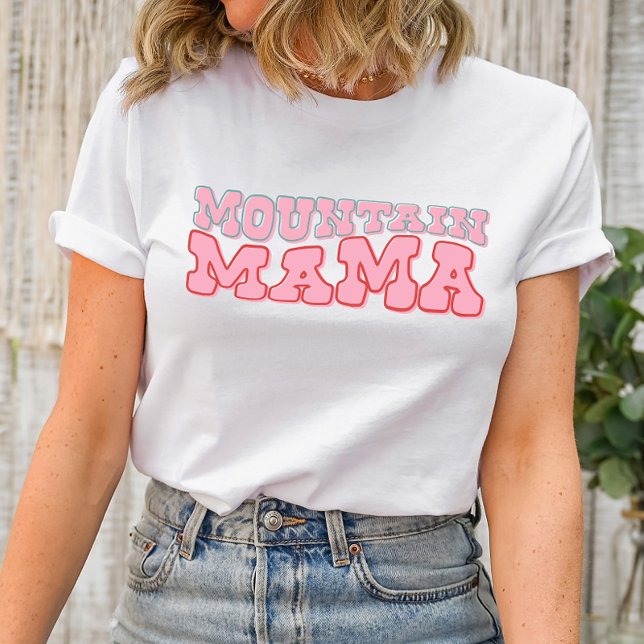 Camisa Groovy da Montanha (Elevate your mountain spirit with our "Mountain Mama Groovy" Shirt, a fabulous design brought to you)