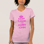 Camisa Mantenha a Calma e Case com João<br><div class="desc">Uma paródia de um antigo cartaz britânico da Segunda Guerra Mundial para lembrar a noiva descontrolada a manter a cabeça no lugar.</div>