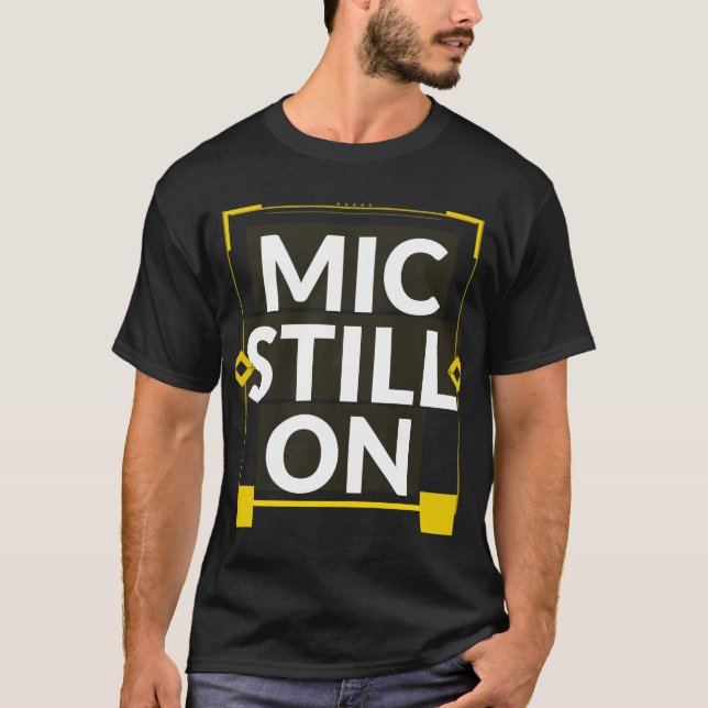 Camisa Mic Ainda Ligado | Presente Divertido para  (Frente)