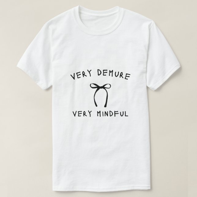 Camisa Muito Demorada x Muito Mindível (Frente do Design)