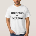 Camisa "Normal é entediante"<br><div class="desc">T-shirt branca com a legenda "Normal é Boring"</div>