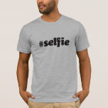 Camisa #selfie<br><div class="desc">Prove aos seus 10.000 seguidores de instagram que é realmente você com esta t-shirt #selfie. Hashtag incluído!</div>