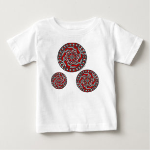 Camisa vermelha e camisa-luz-bebê