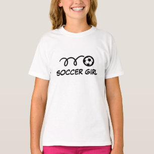 Camisas da menina do futebol no rosa e nas outras