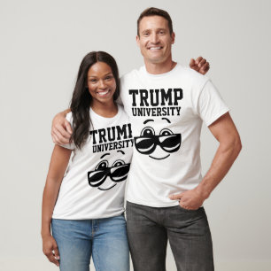 Camisas da UNIVERSIDADE TRUMP Camisetas