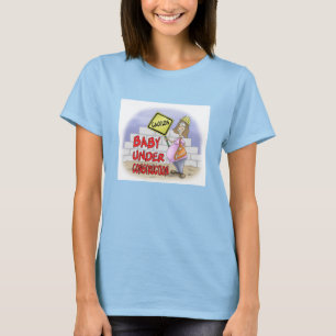 Camisas engraçadas da maternidade T: Bebê sob a