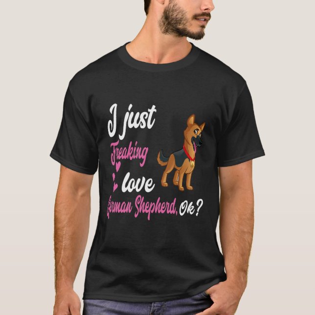 Camiseta 011 Eu Apenas Estraguei German shepherd De Amor OK (Frente)