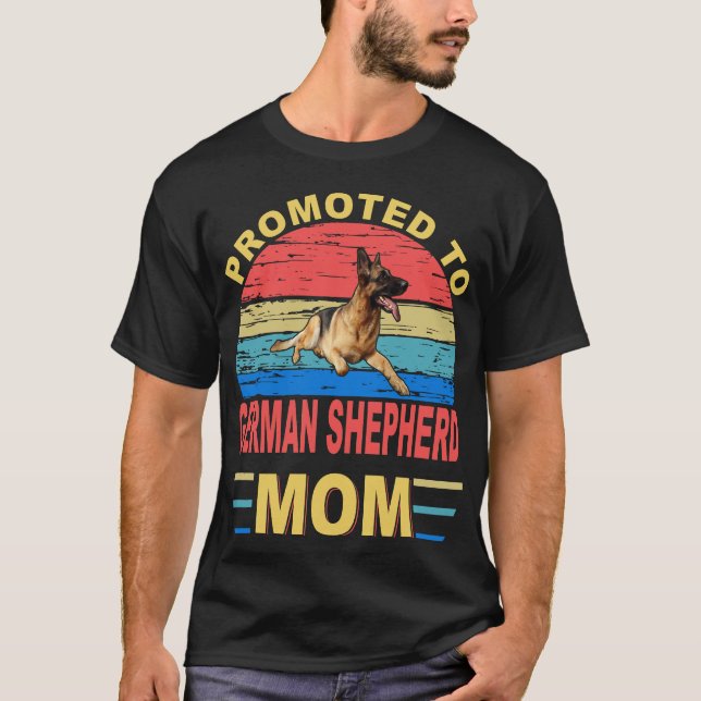 Camiseta 020 Promovido À Mãe German shepherd (Frente)