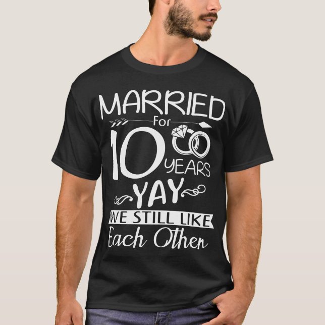 Camiseta 10º aniversário de casamento. Casado Por 10 Anos (Frente)