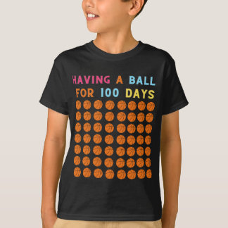 Camiseta 100º Dia de Engraçado na Escola tendo Uma Bola Por