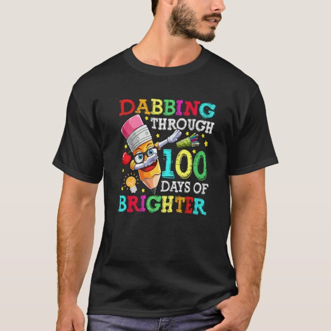 Camiseta 100 Days Brighter Pencils Dabbing 100 Days Kids Bo (Frente)