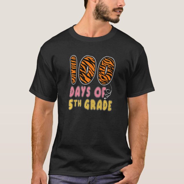 Camiseta 100 Days Of 5th Grade Tiger Print Teachers Girls 1 (Frente)