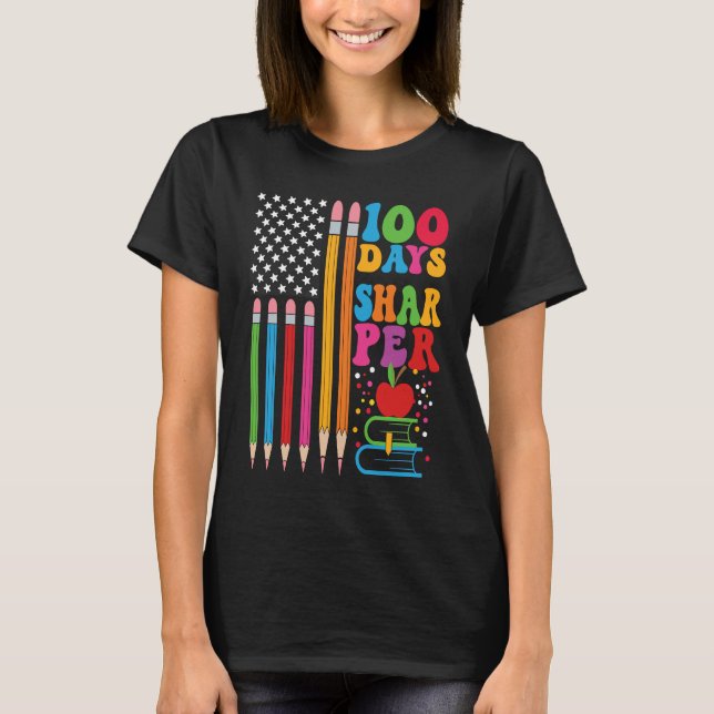Camiseta 100 Days Sharper Flag Teacher Happy 100th Day Of S (Frente)