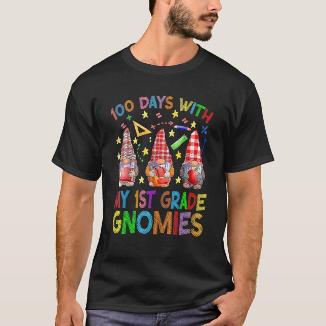 Camiseta 100 Days With My 1st Grade Gnomes Virtual Teachers (Frente)