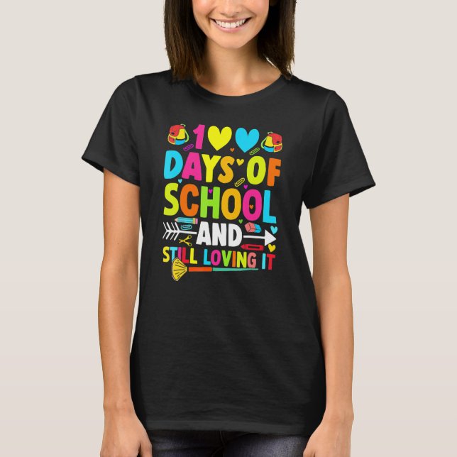Camiseta 100 Dias Bons De Escola E Ainda A Adorando Coraçõe (Frente)
