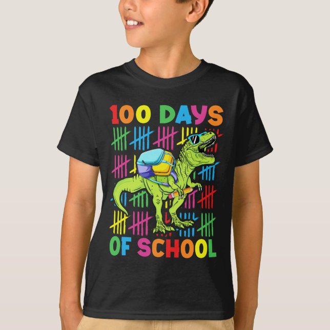 Camiseta 100 Dias De Escola 100 Dias De Meninos Dinossauros (Frente)