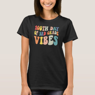 Camiseta 100th Day Of Third Grade Vibes Retro Teacher Happy