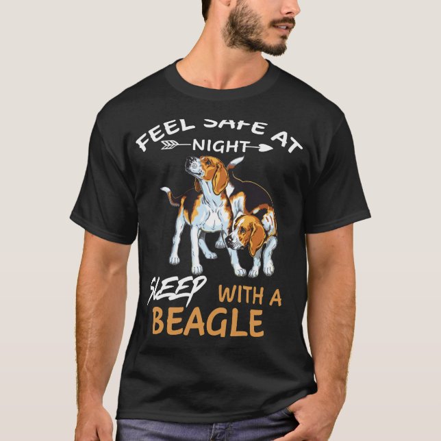 Camiseta 116 Sinta-se Seguro à Noite Durma Com Um Beagle (Frente)