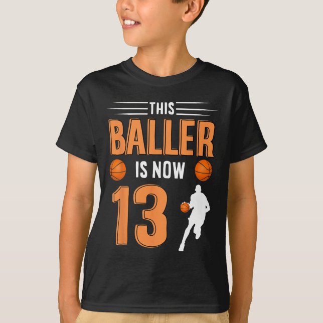 Camiseta 13 Birthday Bysketbyll - Este Byller Tem Agora 13  (Frente)