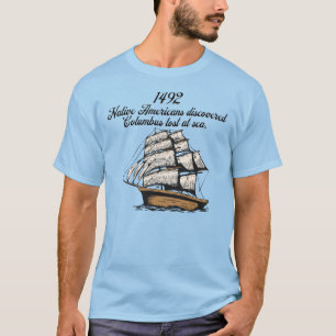 Camiseta 1492 Colombo descoberto perdido no mar