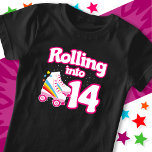 Camiseta 14 Birthday Roller Skating 14 Anos Antiga Skate<br><div class="desc">Este design de skate é perfeito para uma festa de patins ou tema de aniversário para uma garota de 14 anos. Se a aniversariante adora rodar o skate, ela vai adorar este design de skate! Apresenta uma citação de aniversário do estilo 'Rolling in 14' com um gráfico de skate de...</div>