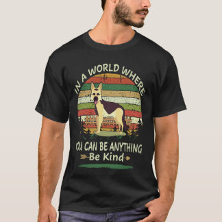 Camiseta 16 Em Um Mundo Onde Você Pode Ser Qualquer Coisa S