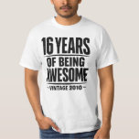 Camiseta 16 Years of Being Awesome Vintage 2010 Birthday<br><div class="desc">Celebrate turning sixteen in style with this bold “16 Years of Being Awesome – Vintage 2010” design. Featuring a distressed vintage-style typography, this graphic highlights the milestone of turning 16 with a classic retro look. The textured lettering gives the design a timeless feel while proudly marking the birth year 2010....</div>