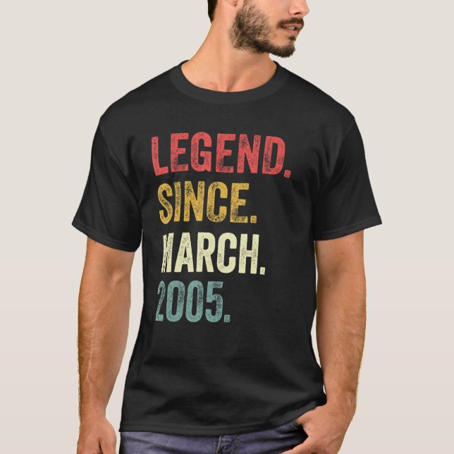 Camiseta 17.º aniversário Legenda de 17 anos desde março de (Frente)