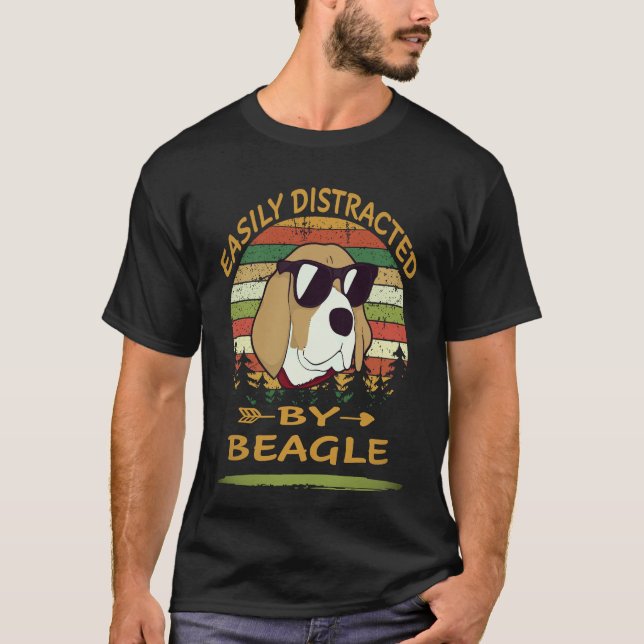 Camiseta 17 Facilmente Distraída Por Beagle (Frente)