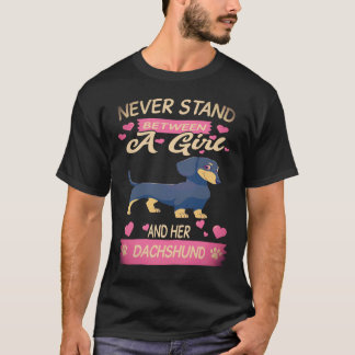 Camiseta 17 Nunca Fique Entre Uma Garota E Seu Dachshund