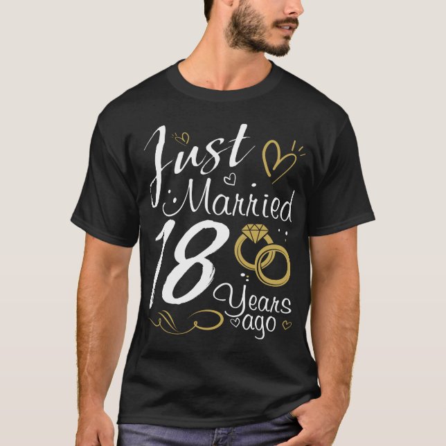 Camiseta 18º aniversário de casamento. Recem casados 18 ano (Frente)