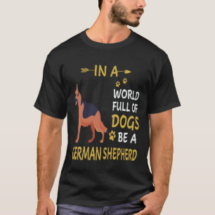 Camiseta 18 Em Um Mundo Cheio De Cães Seja Um Pastor Alemão