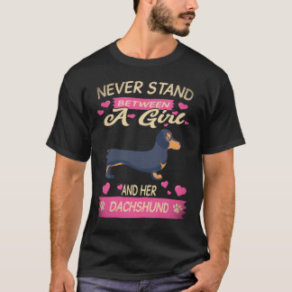 Camiseta 18 Nunca Fique Entre Uma Garota E Seu Dachshund