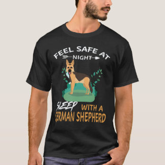 Camiseta 18 Sinta-se Seguro à Noite Durma Com um Pastor Ale