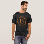 Camiseta 19 anos de casamento tradicional em Bronze<br><div class="desc">Uma design para celebrar 19 anos de casamento. Este design tem um design de ouro colorido em bronze sobre fundo preto. Bronze é o presente tradicional para esta ocasião. O texto diz aniversário de 19 anos de bronze. Um design romântico para celebrar o seu 19.º ano de casamento. Se você...</div>