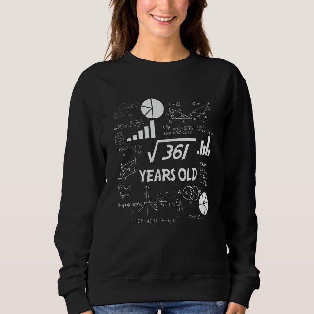 Camiseta 19th Birthday Square Root Math 19 Years Old Bday (Frente)