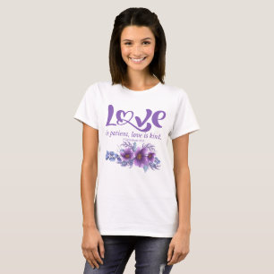 Camiseta 1 Corinthians 13:4 O amor é Patient Purple Floral