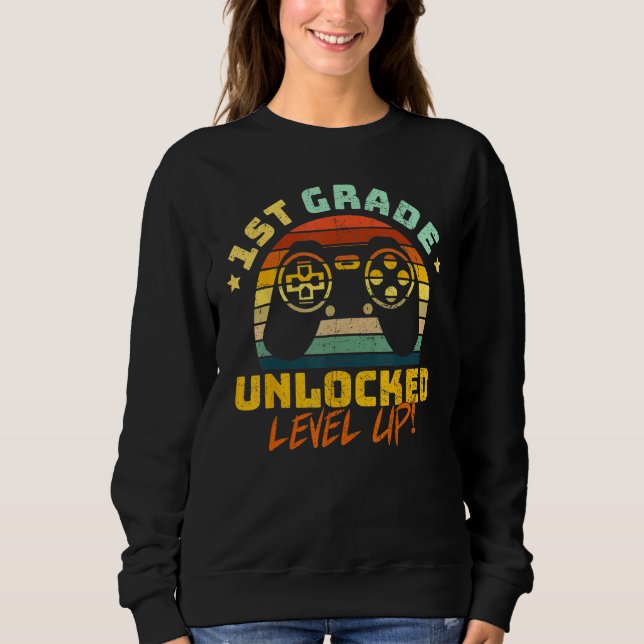 Camiseta 1st First Grade Unlocked Level Up Game Back To Sch (Frente)
