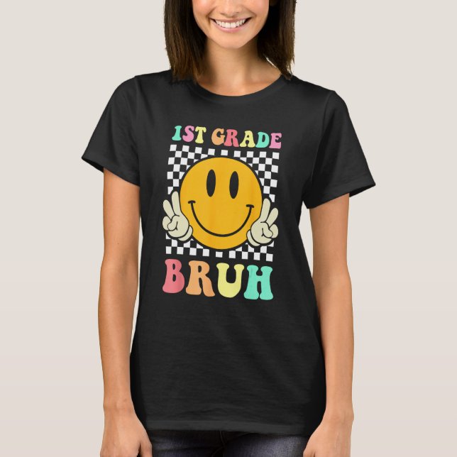 Camiseta 1st Grade Bruh  Smile Groovy First Day Back To Sch (Frente)
